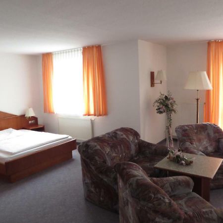 Hotel Fuerstenberg Eisenhüttenstadt エクステリア 写真
