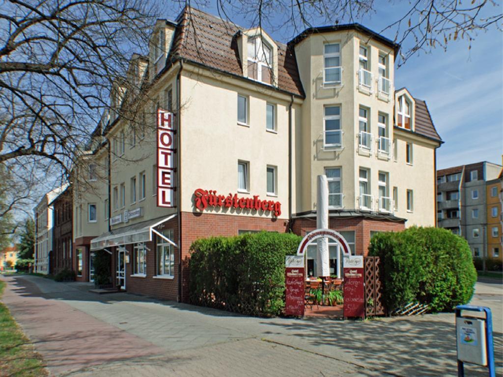 Hotel Fuerstenberg Eisenhüttenstadt エクステリア 写真